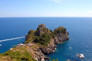 "Tour Terre Amiche", a Conca dei Marini l'omaggio al grande Peppino De Filippo